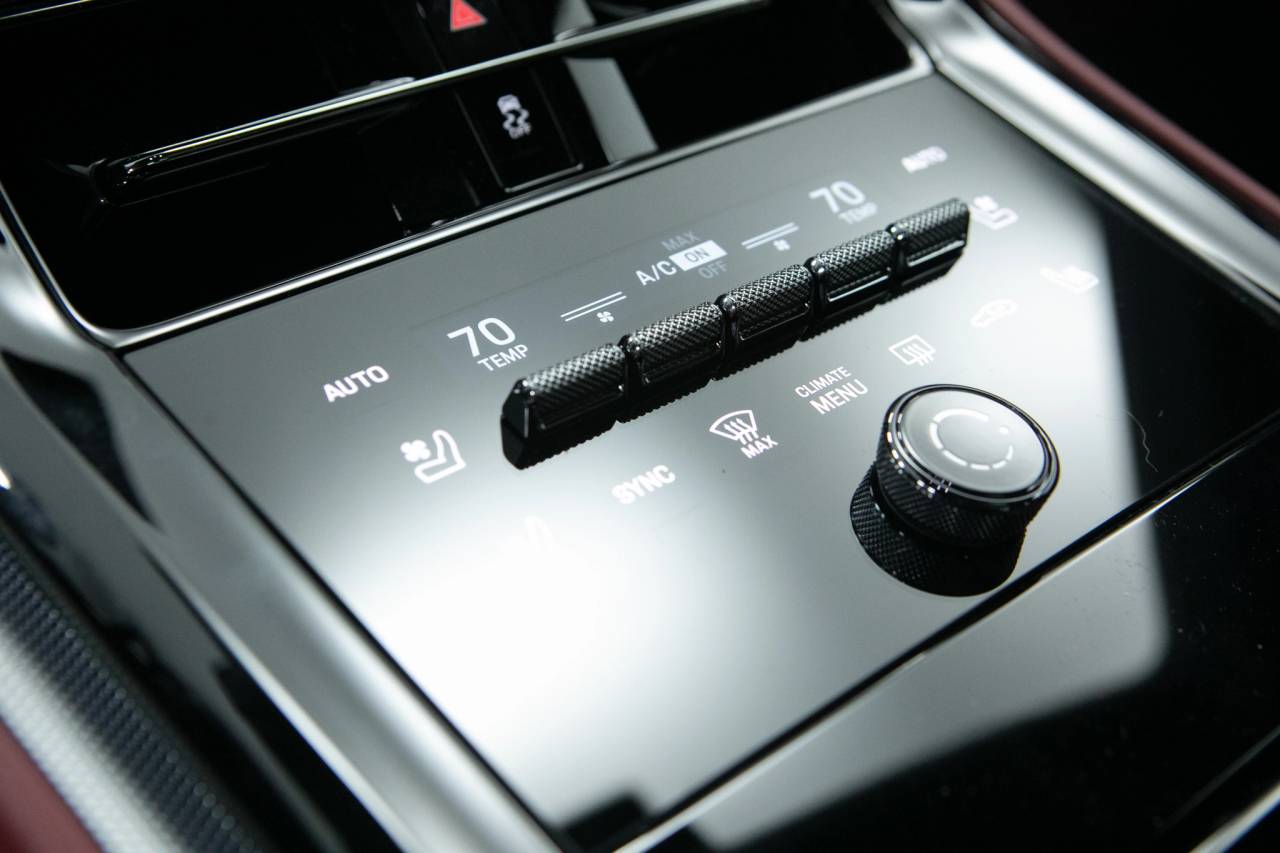 Thumbnail: 2026 Porsche Panamera - 27