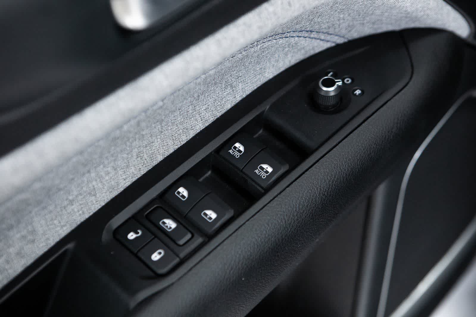 Thumbnail: 2023 Jeep Compass - 18