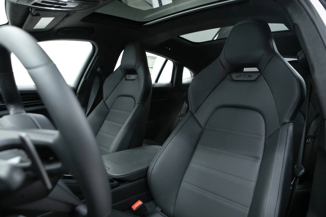 Thumbnail: 2026 Porsche Panamera - 5