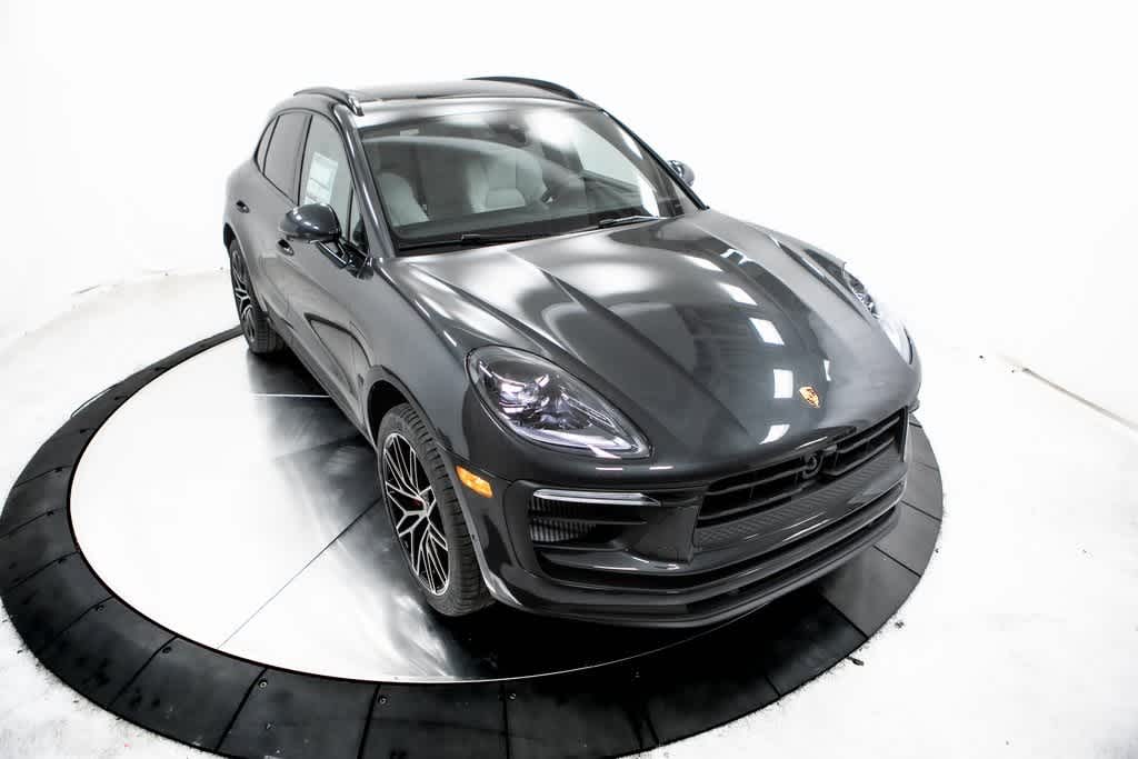 Thumbnail: 2025 Porsche Macan - 40