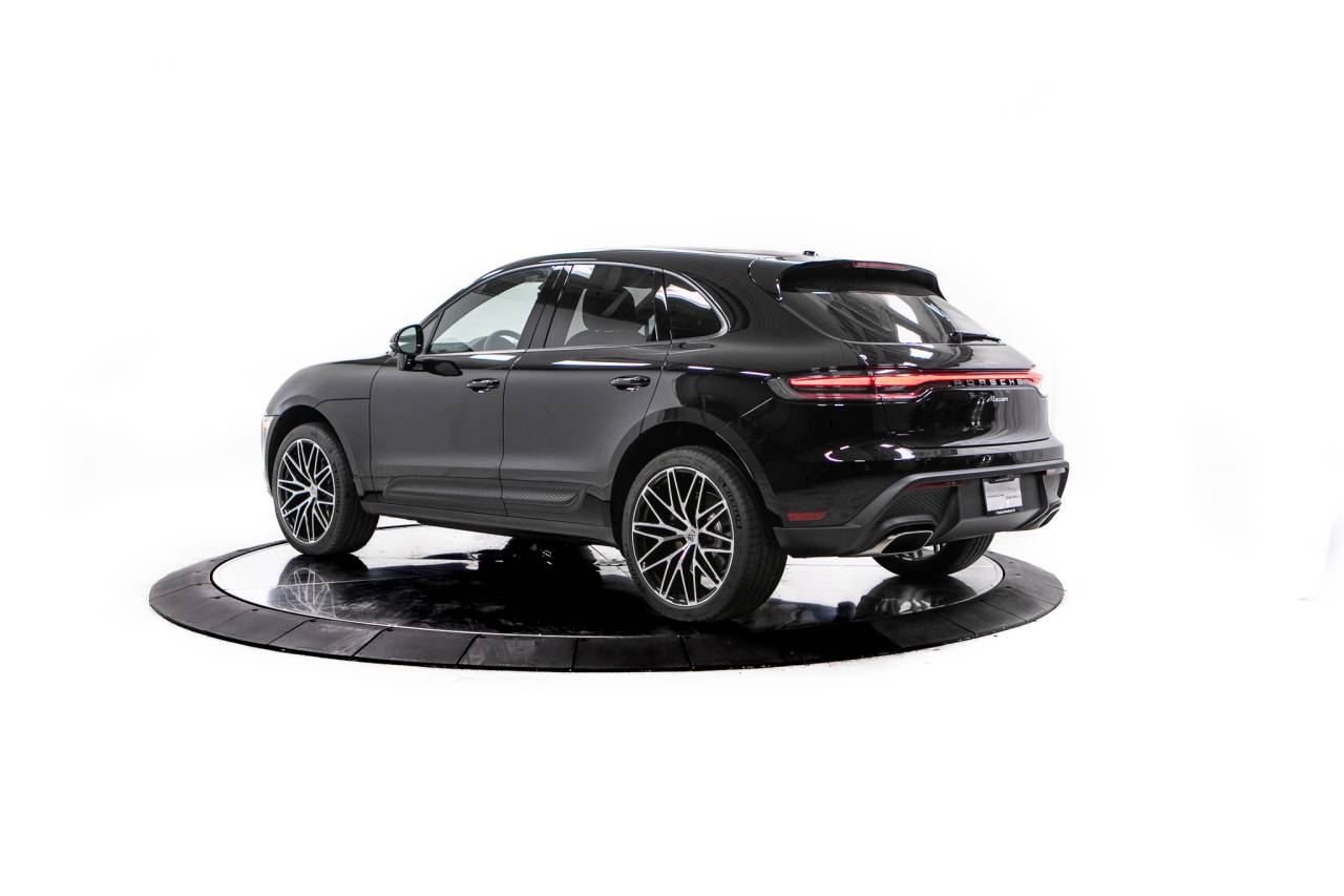 Thumbnail: 2026 Porsche Macan - 3