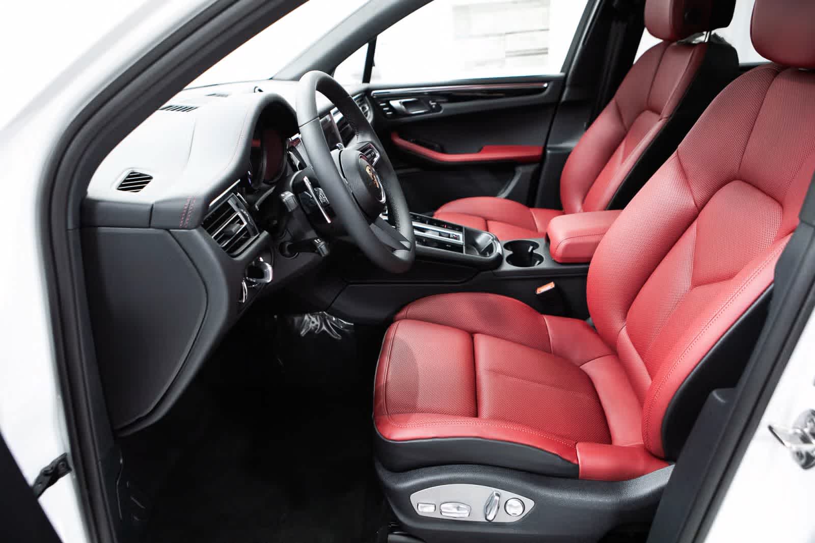 Thumbnail: 2025 Porsche Macan - 23