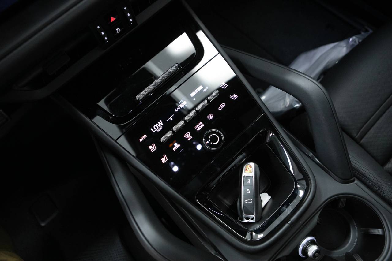 Thumbnail: 2026 Porsche Cayenne - 29