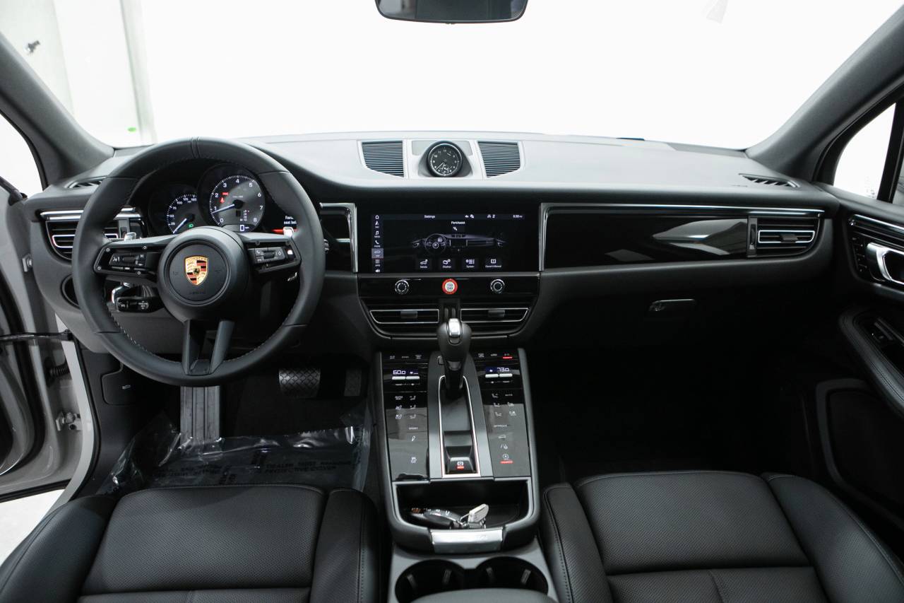 Thumbnail: 2026 Porsche Macan - 20