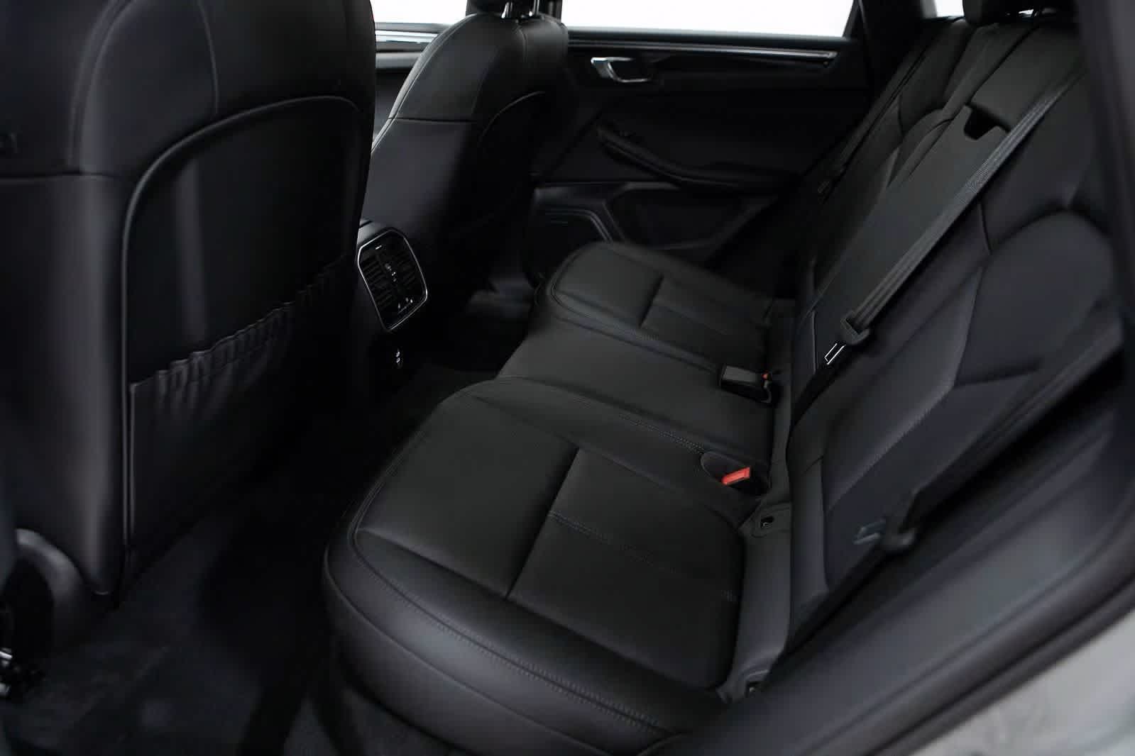 Thumbnail: 2026 Porsche Macan - 30