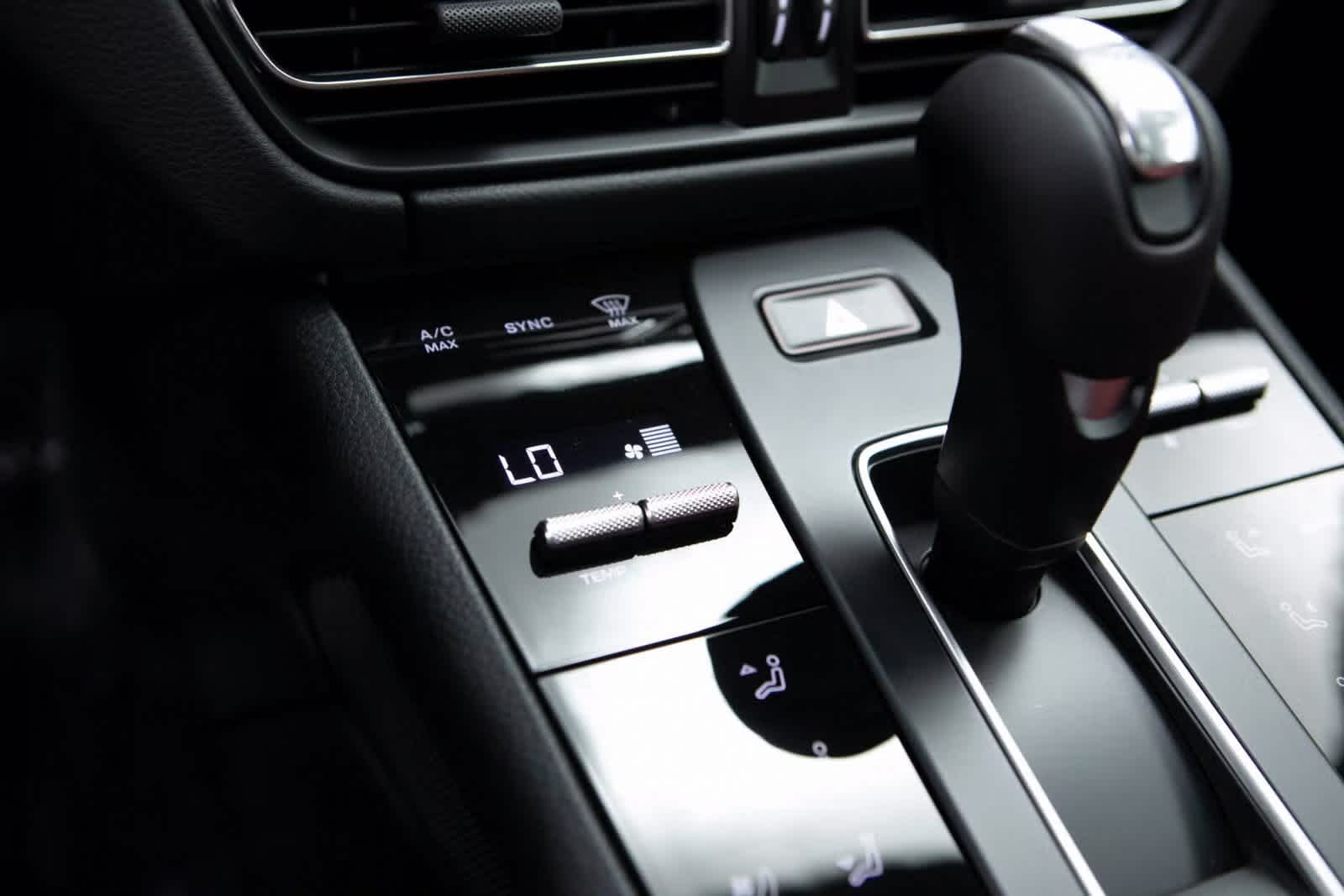 Thumbnail: 2025 Porsche Macan - 22