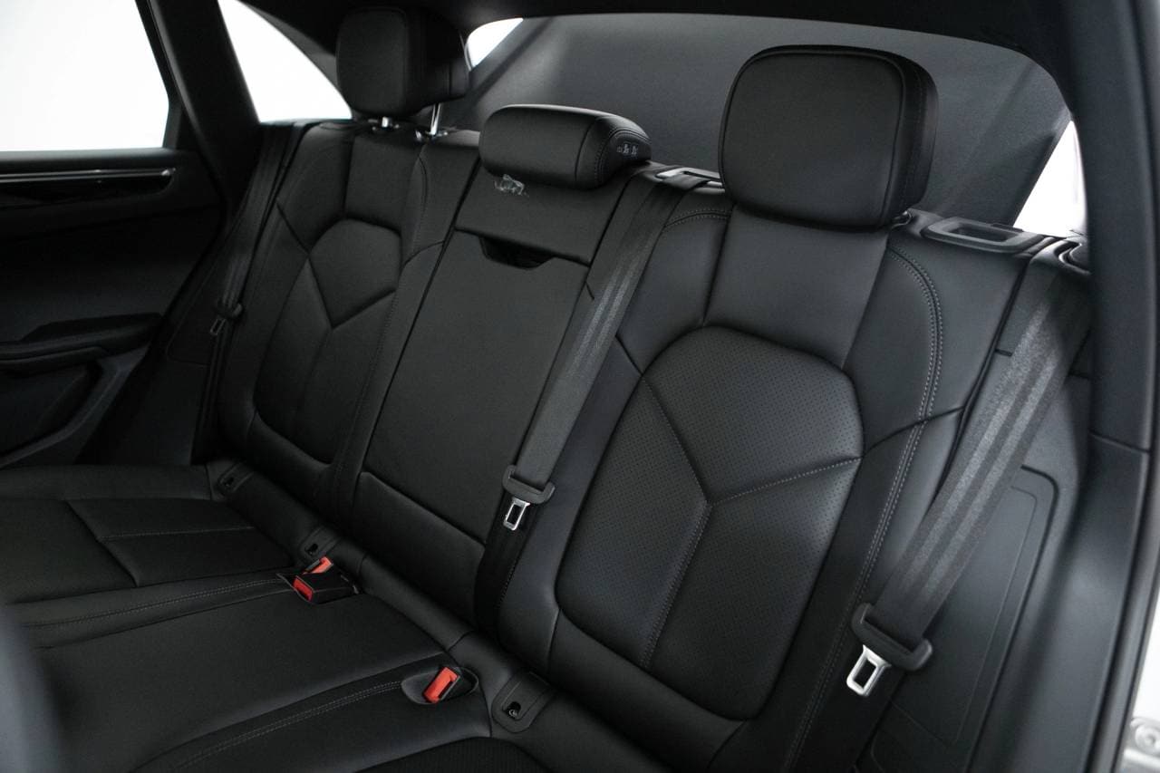 Thumbnail: 2026 Porsche Macan - 38