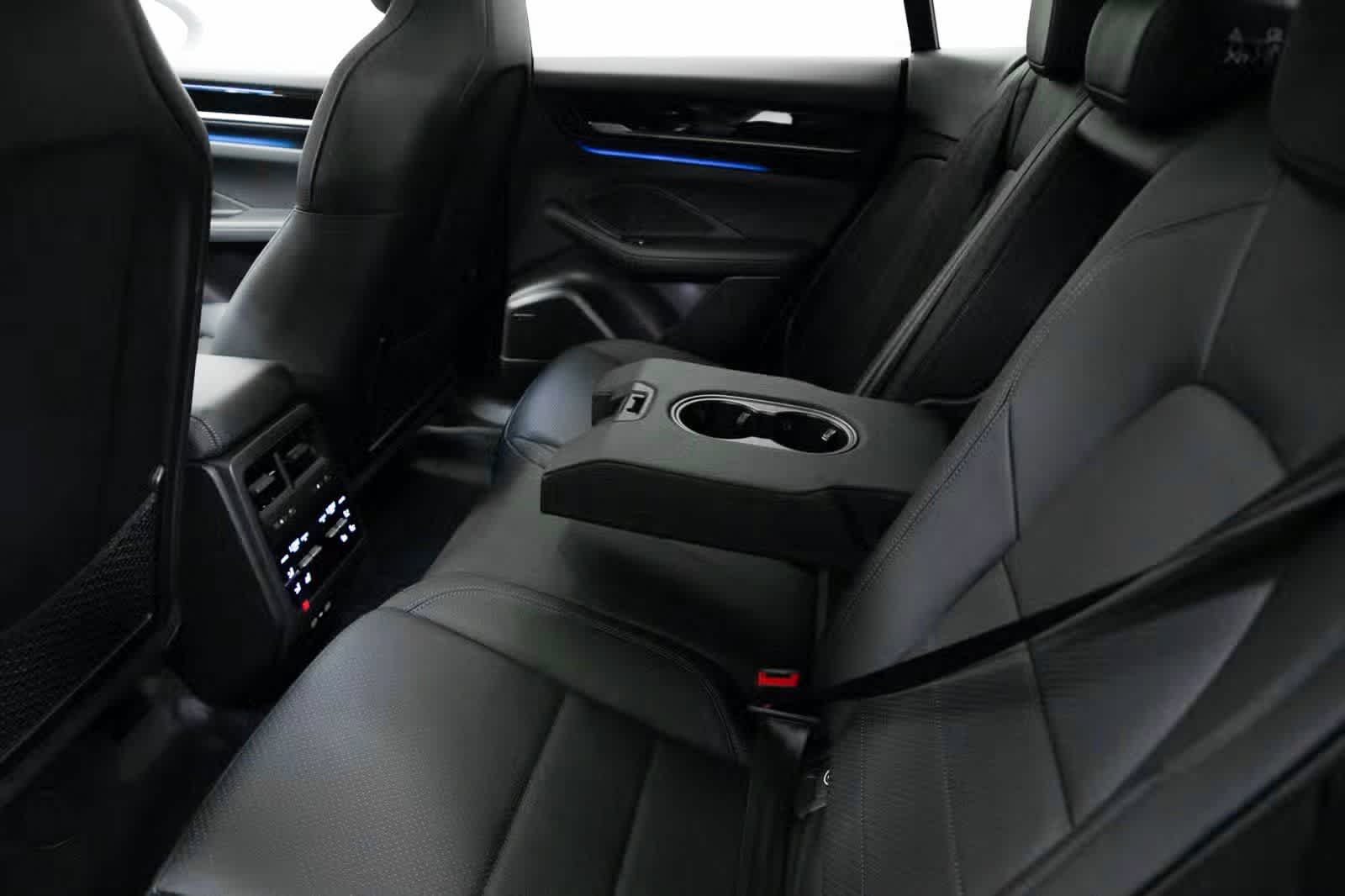 Thumbnail: 2025 Porsche Macan - 29