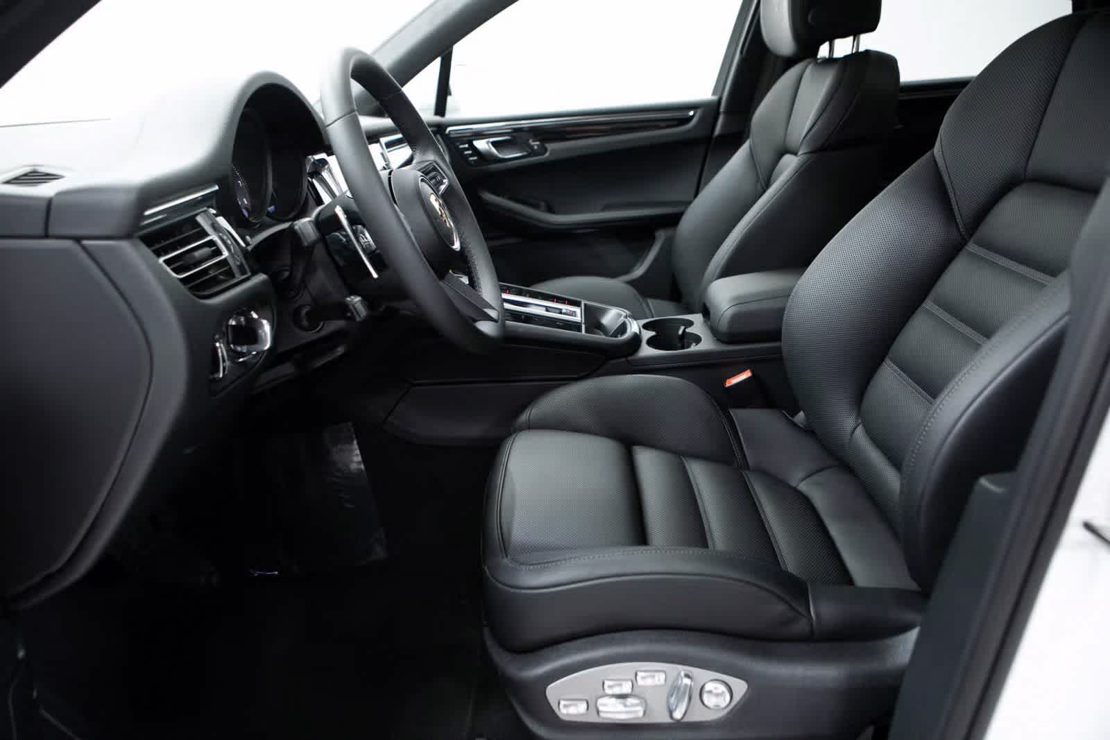 Thumbnail: 2025 Porsche Macan - 17