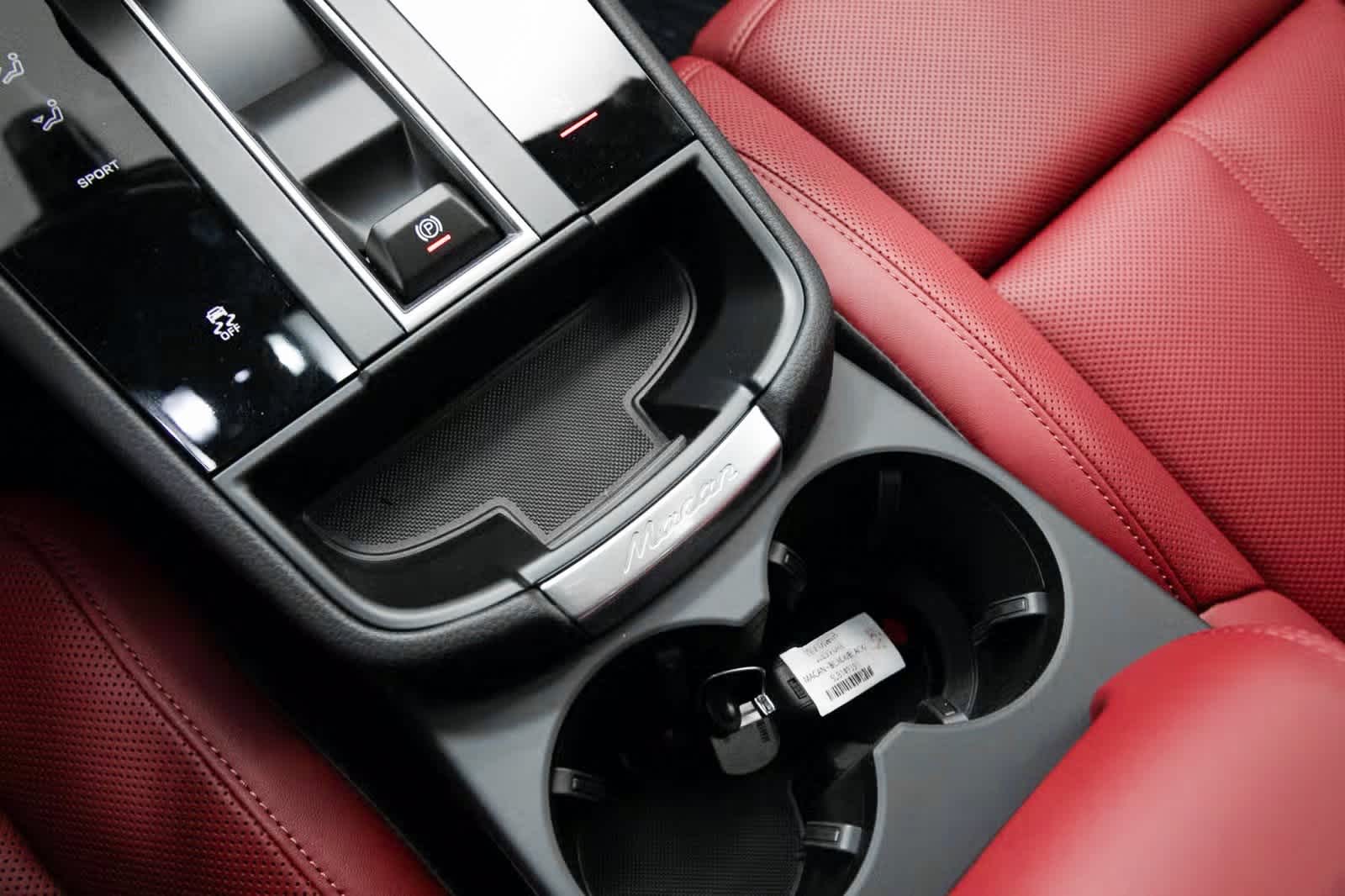 Thumbnail: 2025 Porsche Macan - 25