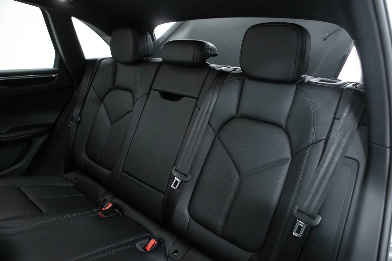 Thumbnail: 2026 Porsche Macan - 35