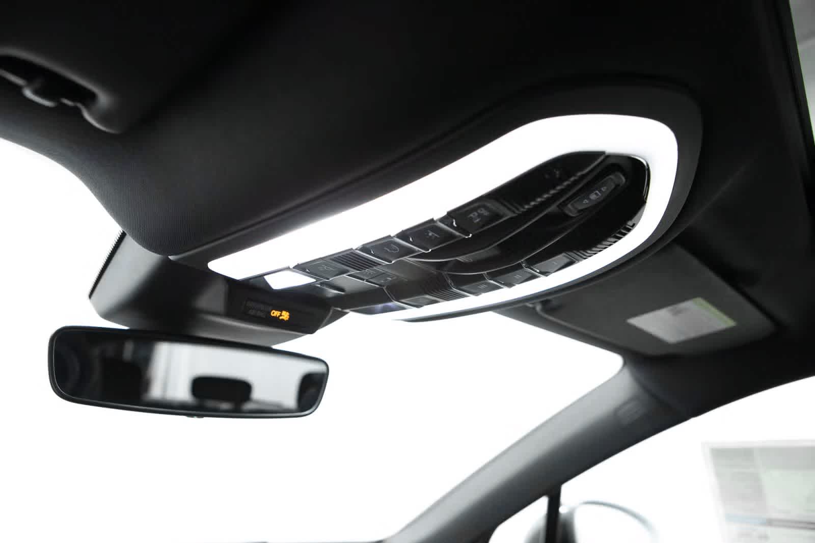 Thumbnail: 2026 Porsche Macan - 32