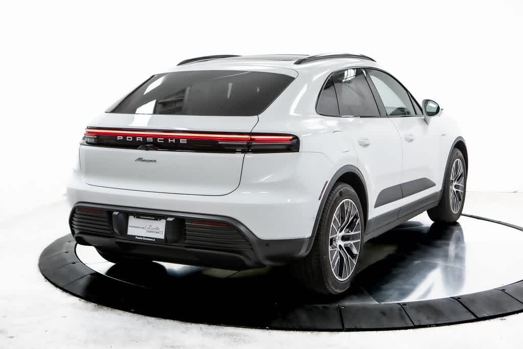 Thumbnail: 2025 Porsche Macan - 7