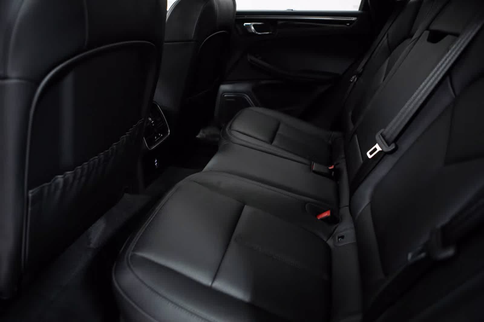 Thumbnail: 2026 Porsche Macan - 36