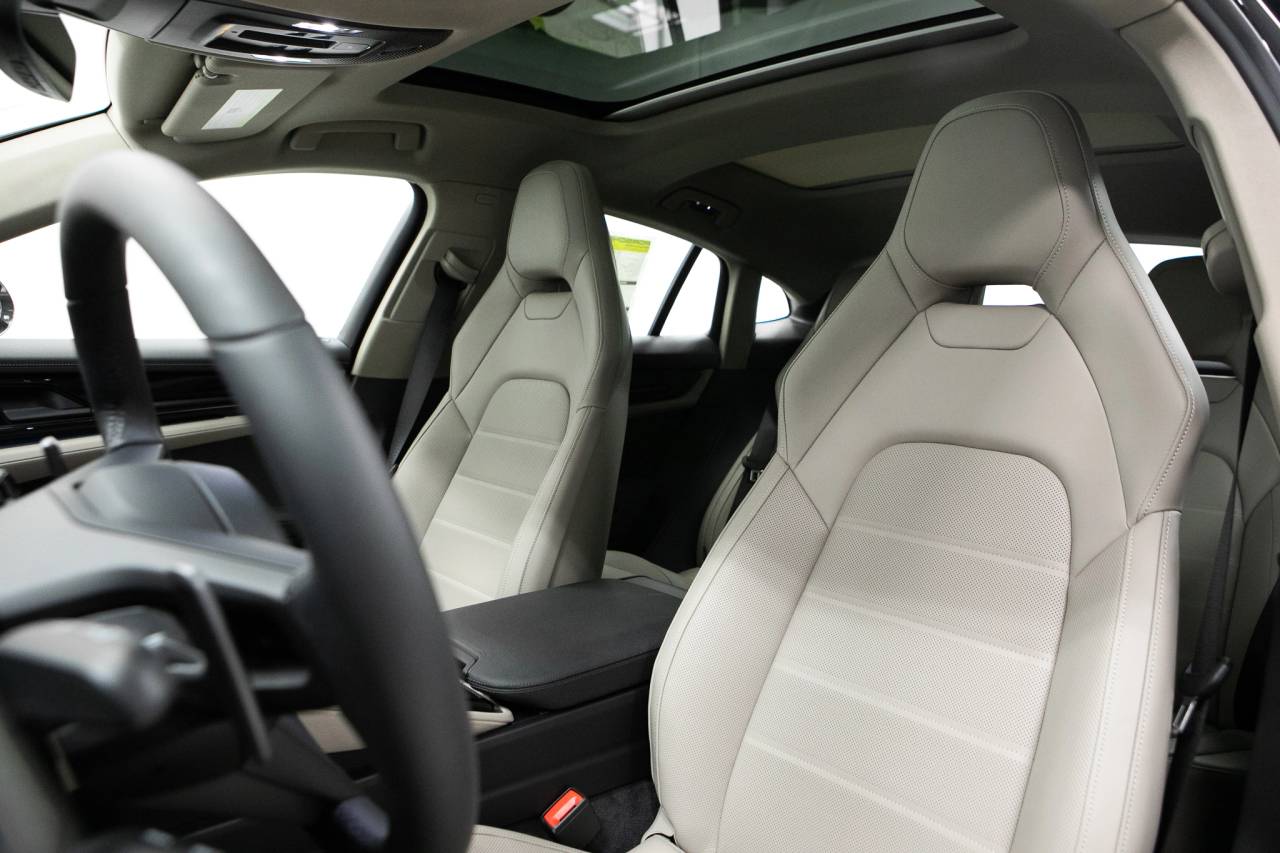 Thumbnail: 2026 Porsche Panamera - 5