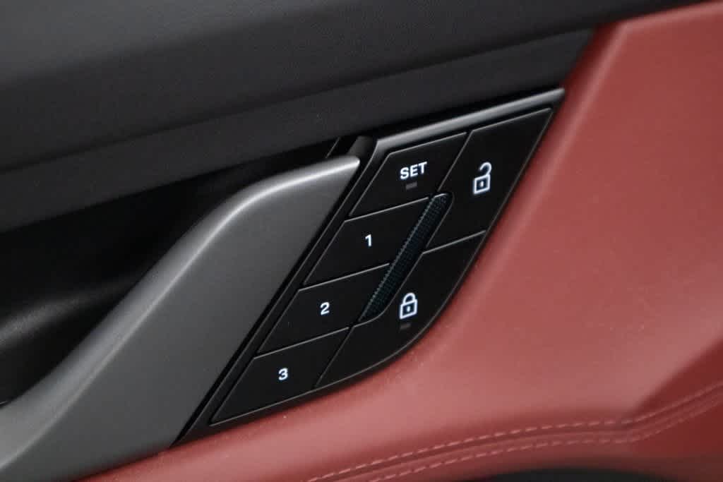 Thumbnail: 2025 Porsche Taycan - 18