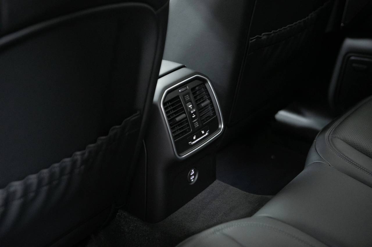 Thumbnail: 2026 Porsche Macan - 34