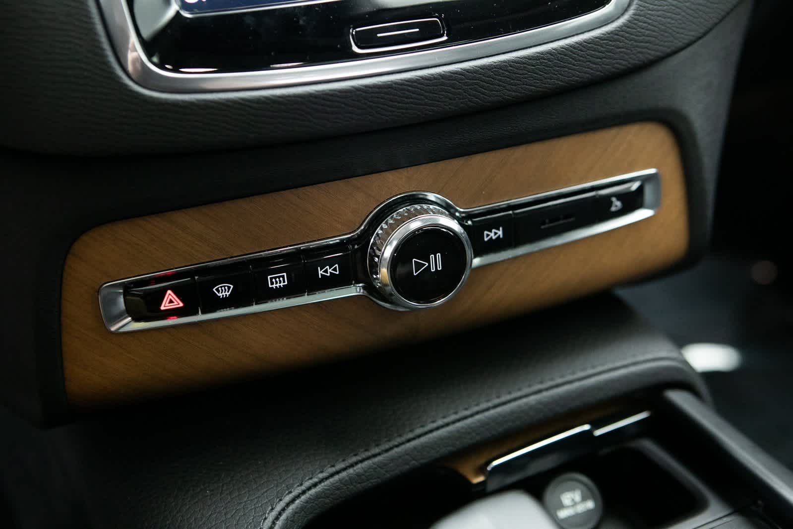 Thumbnail: 2022 Volvo XC90 - 22