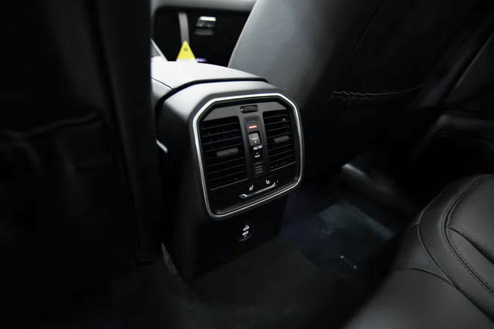 Thumbnail: 2025 Porsche Macan - 28