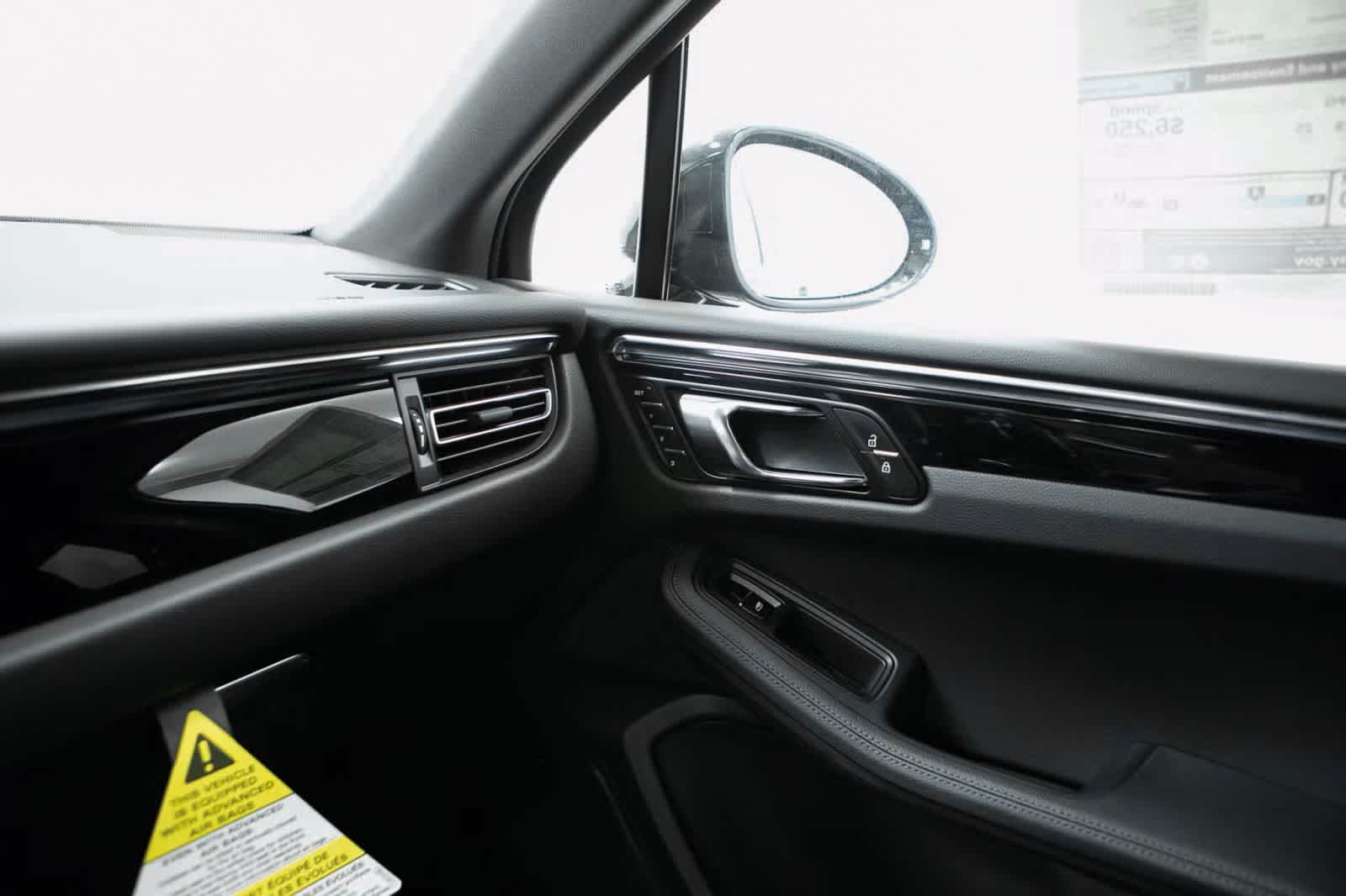 Thumbnail: 2026 Porsche Macan - 30