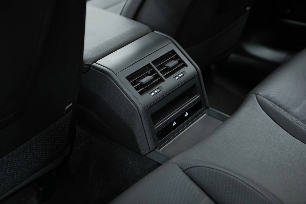 Thumbnail: 2026 Porsche Panamera - 37