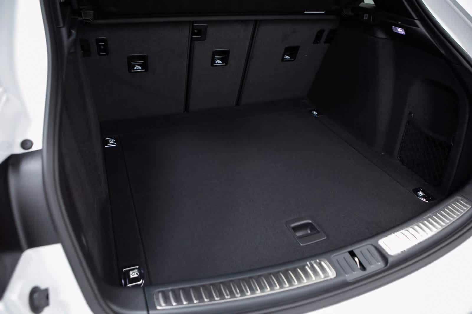 Thumbnail: 2025 Porsche Macan - 31