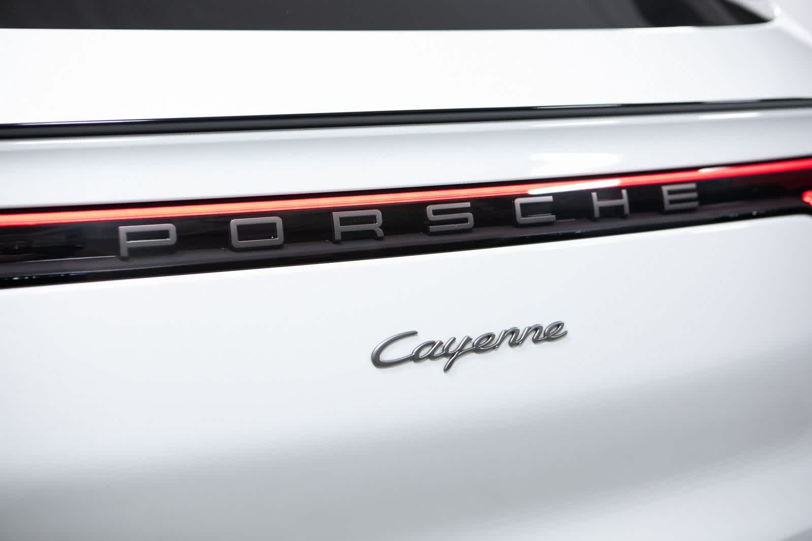 Thumbnail: 2022 Porsche Cayenne - 36