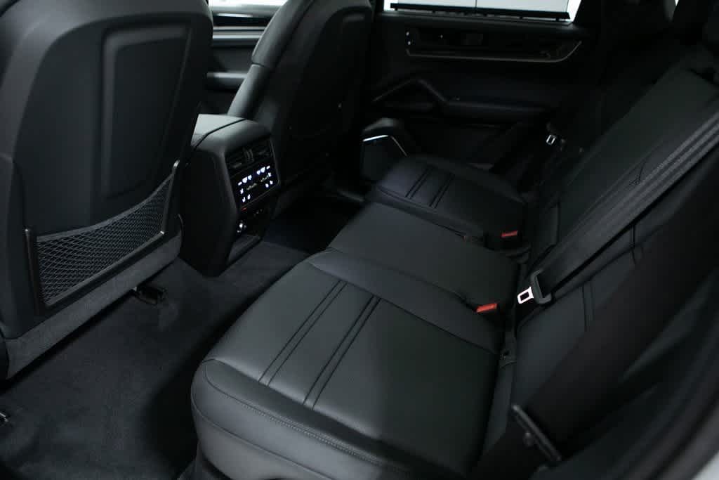 Thumbnail: 2025 Porsche Cayenne - 32
