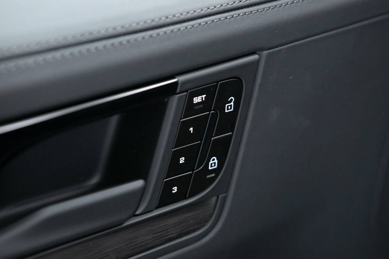 Thumbnail: 2026 Porsche Cayenne - 26