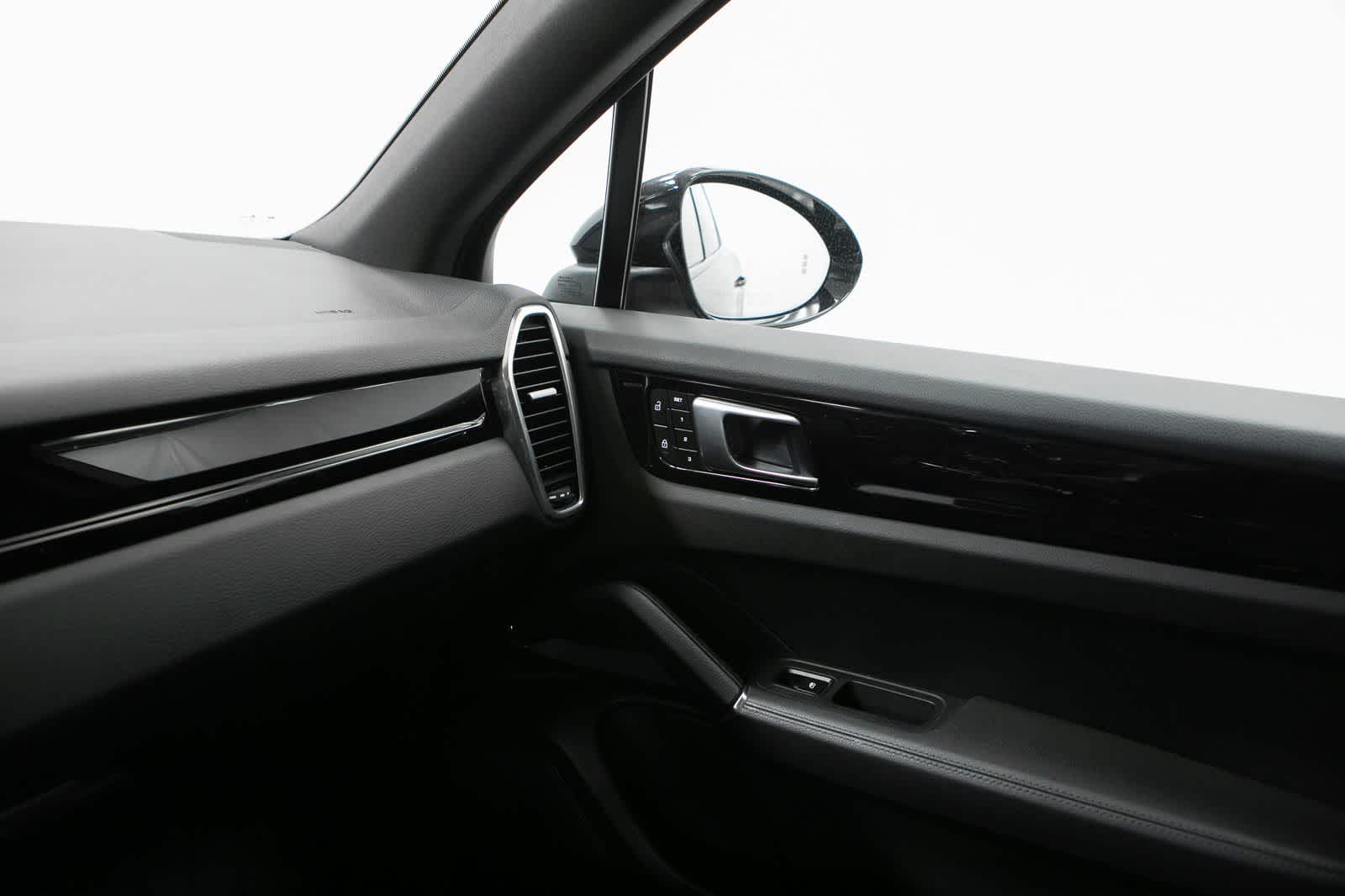 Thumbnail: 2023 Porsche Cayenne - 31