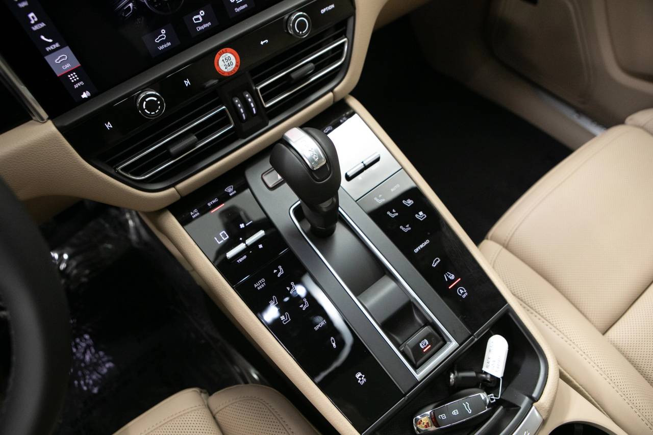 Thumbnail: 2026 Porsche Macan - 29