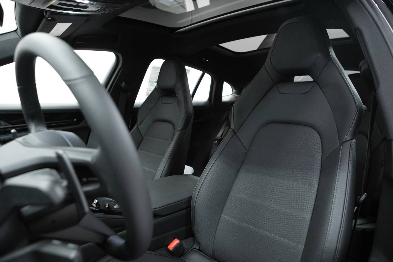 Thumbnail: 2026 Porsche Panamera - 5