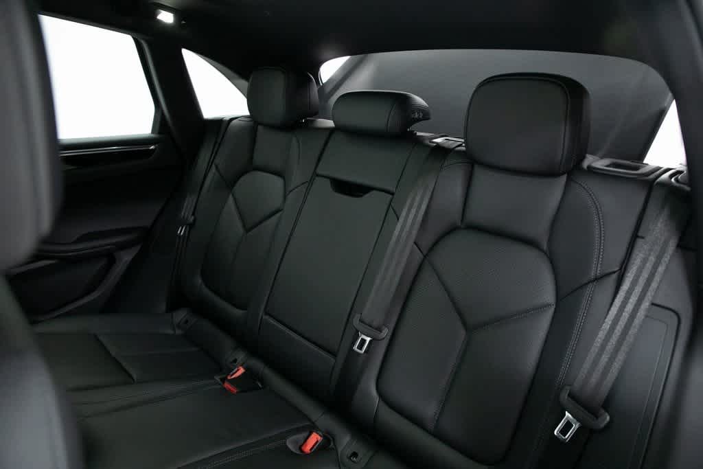 Thumbnail: 2025 Porsche Macan - 26