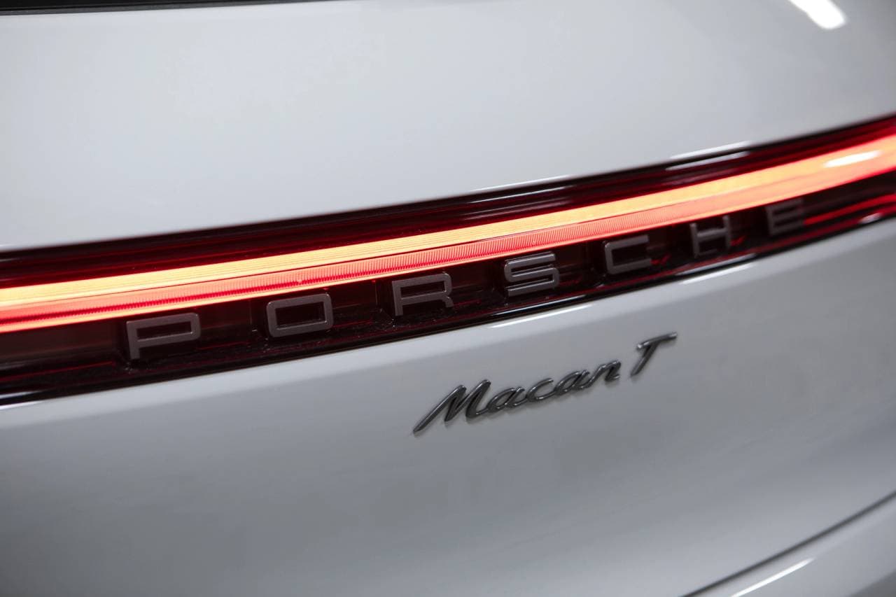 Thumbnail: 2026 Porsche Macan - 15