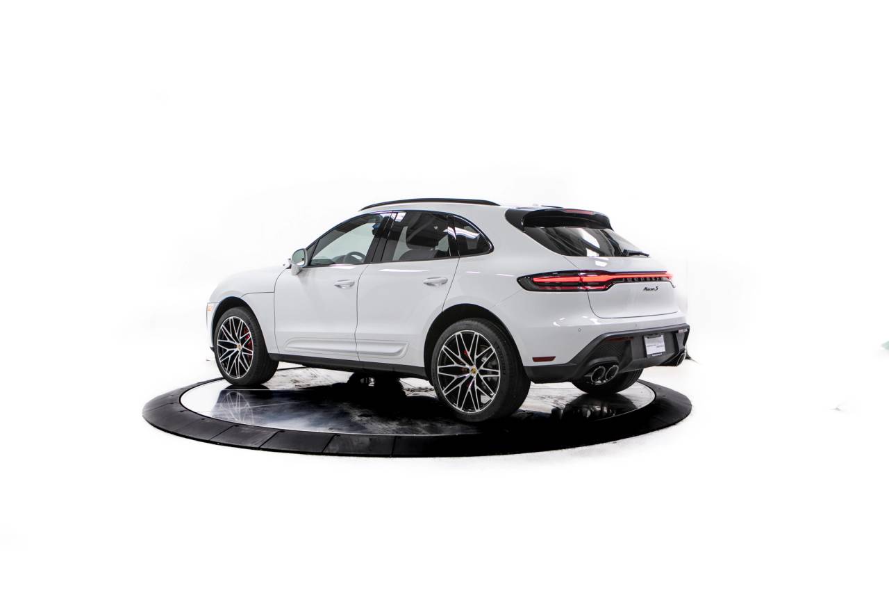 Thumbnail: 2026 Porsche Macan - 3