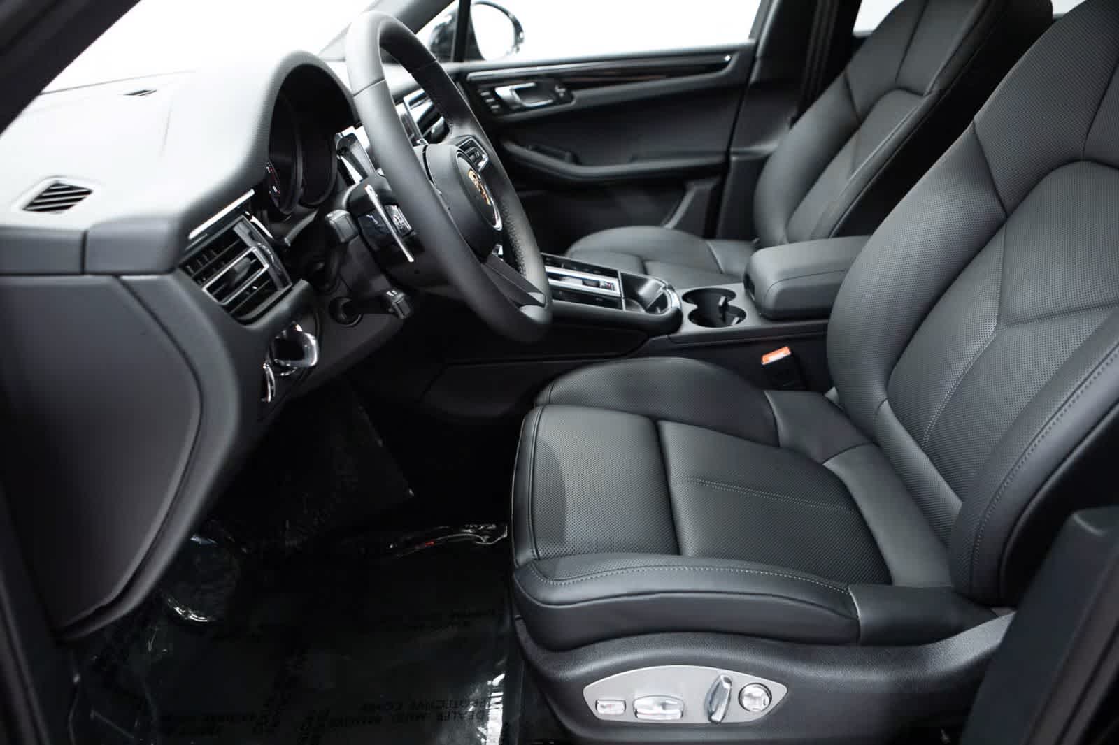 Thumbnail: 2026 Porsche Macan - 23