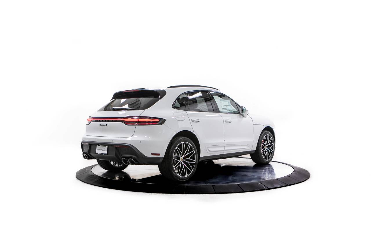 Thumbnail: 2026 Porsche Macan - 7