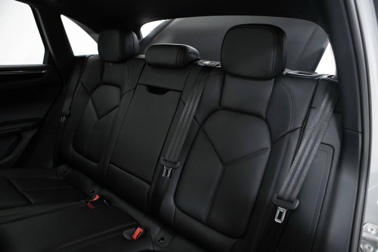 Thumbnail: 2026 Porsche Macan - 37