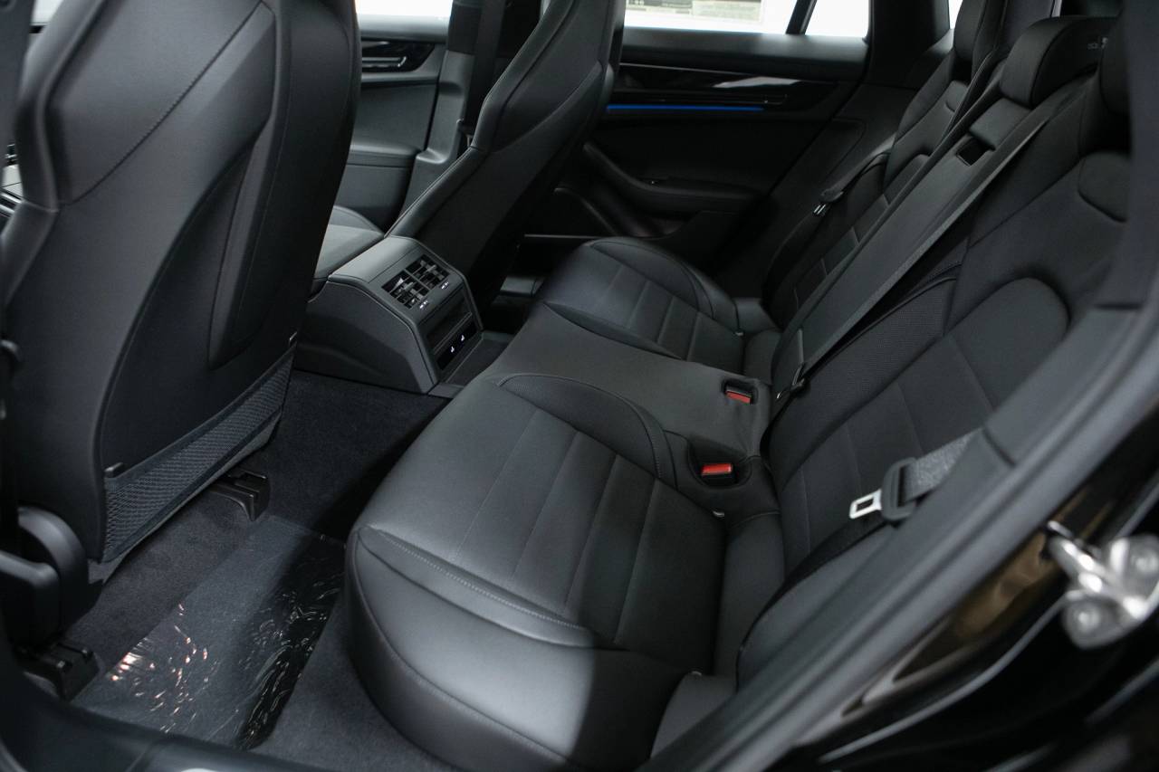 Thumbnail: 2026 Porsche Panamera - 32