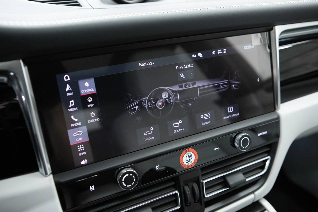 Thumbnail: 2026 Porsche Macan - 22