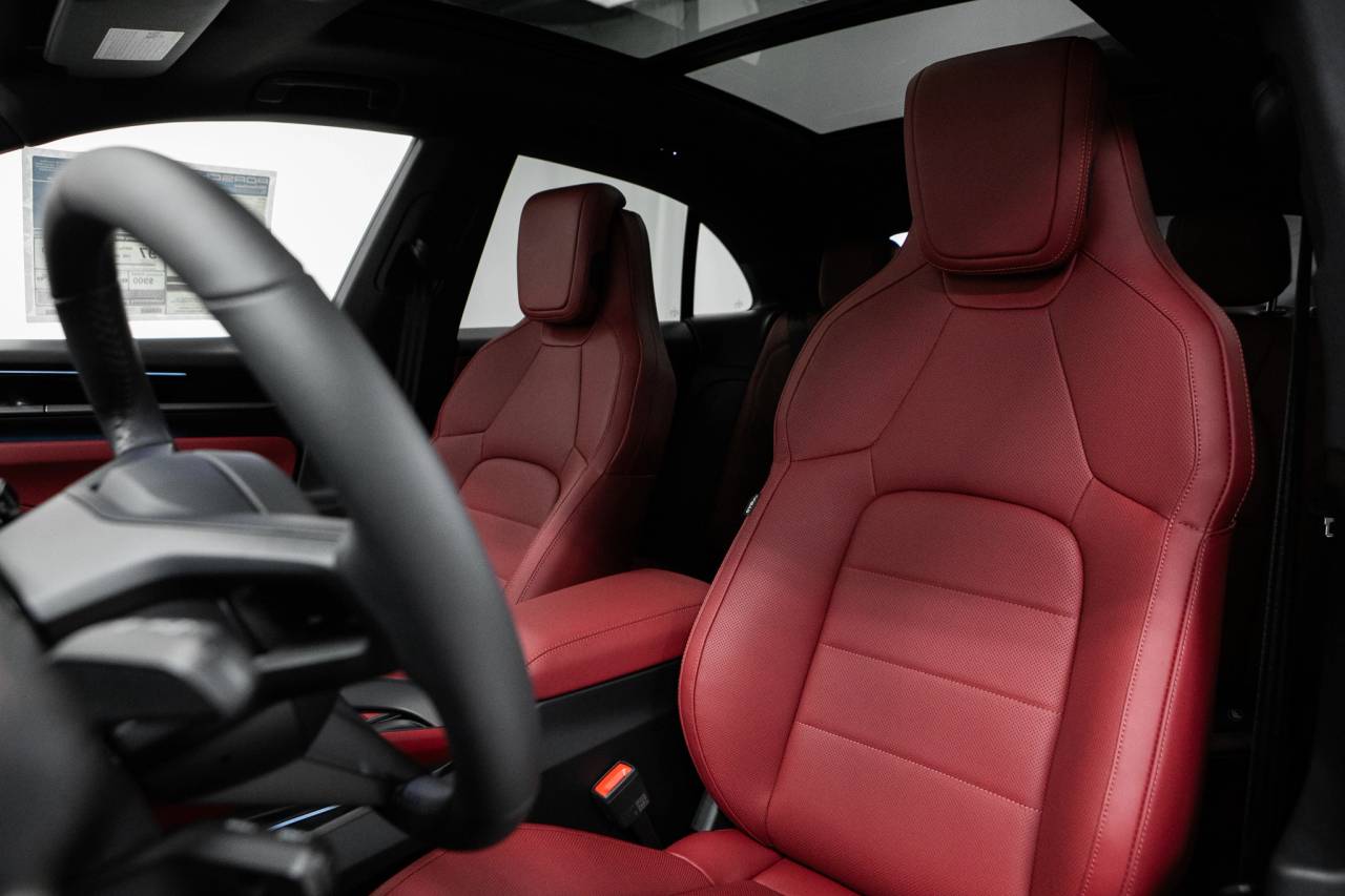 Thumbnail: 2026 Porsche Macan - 5