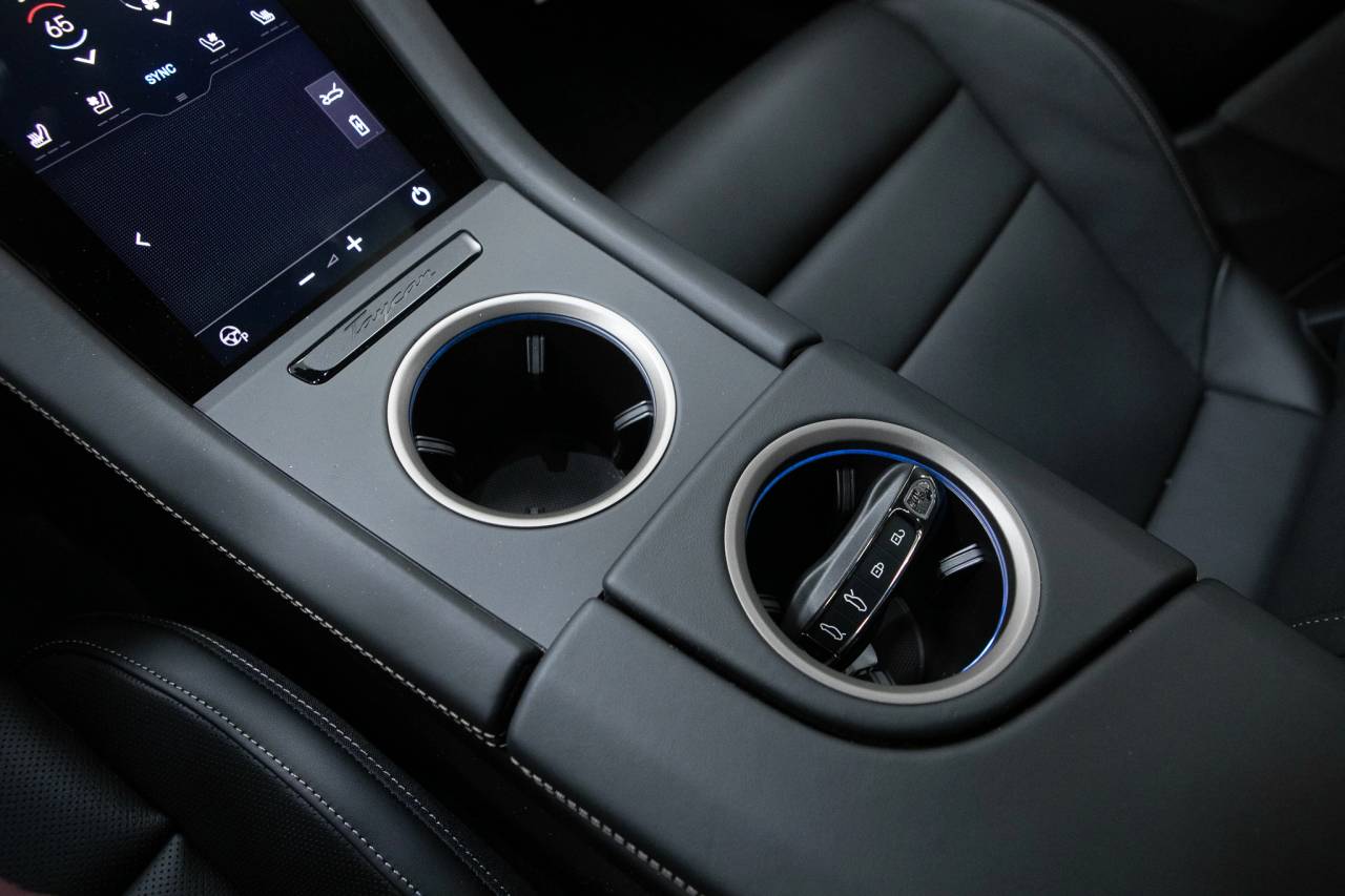 Thumbnail: 2026 Porsche Taycan - 32