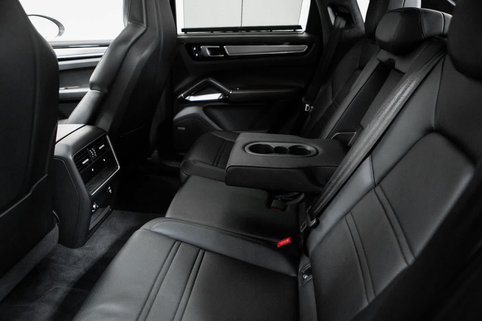 Thumbnail: 2022 Porsche Cayenne - 35