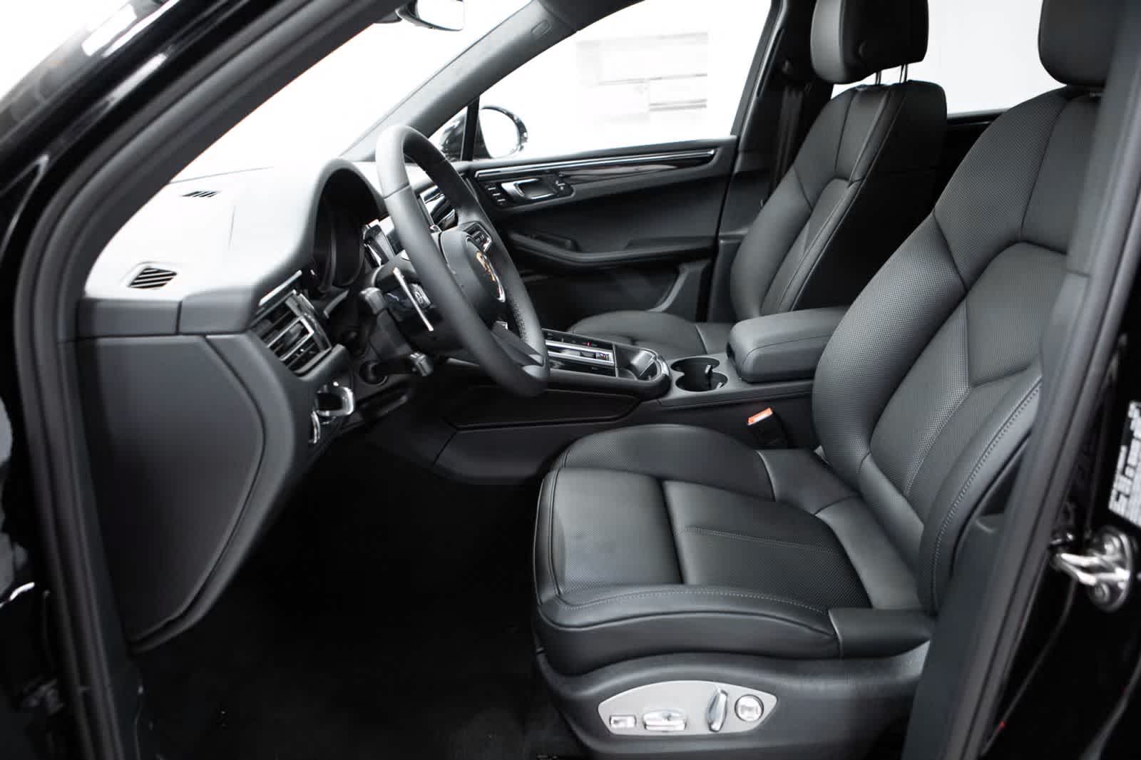 Thumbnail: 2026 Porsche Macan - 23