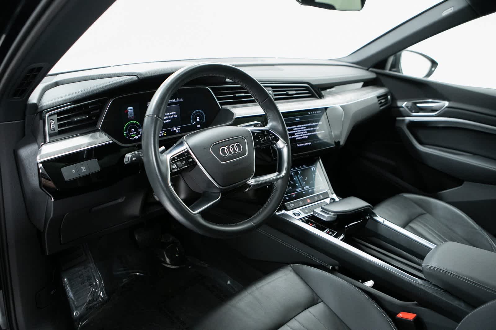 Thumbnail: 2022 Audi e-tron - 4