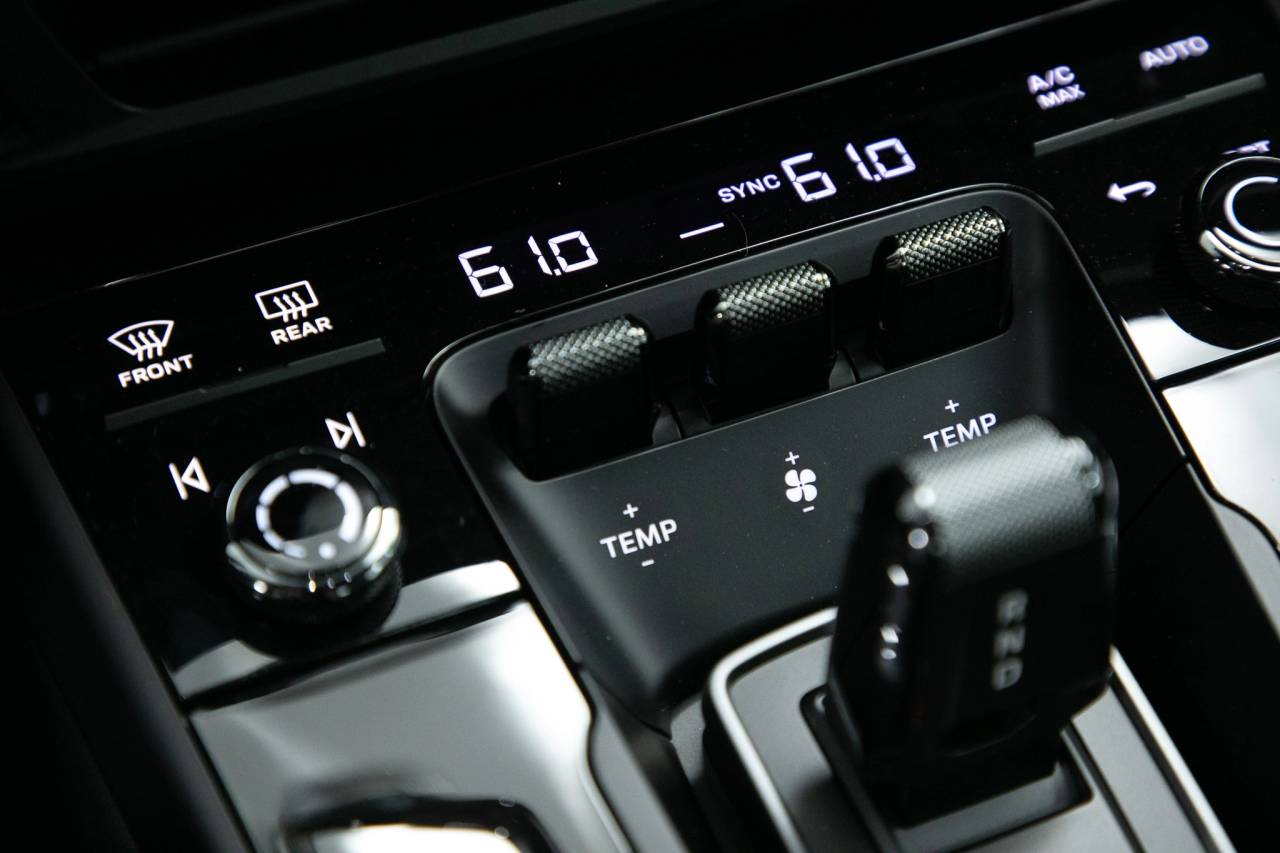 Thumbnail: 2025 Porsche 911 - 33