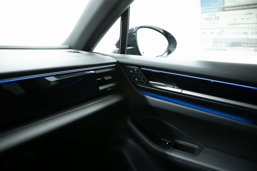 Thumbnail: 2025 Porsche Macan - 29