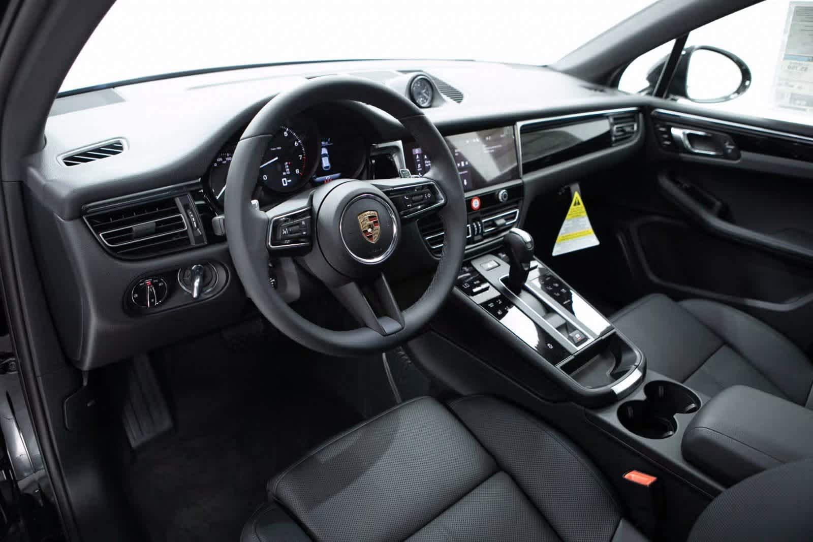 Thumbnail: 2025 Porsche Macan - 4