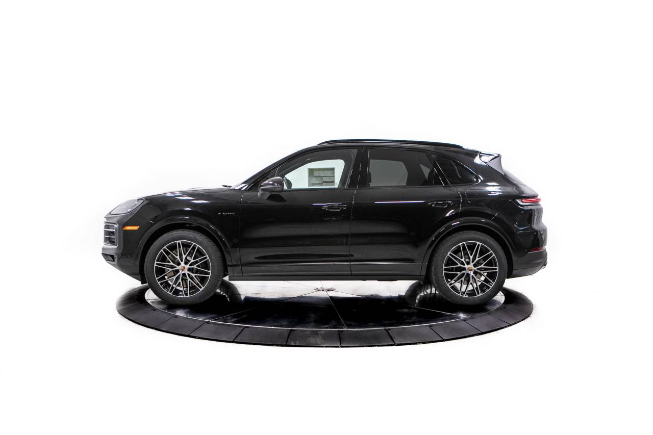 Thumbnail: 2026 Porsche Cayenne - 2