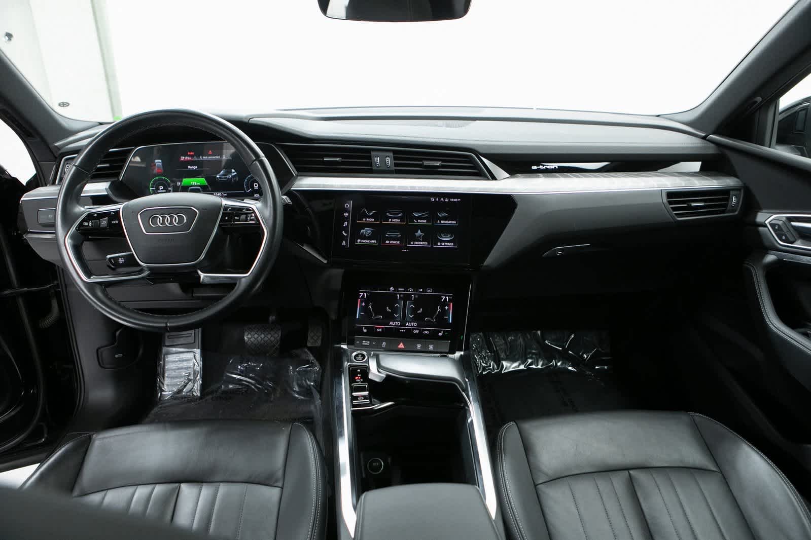 Thumbnail: 2022 Audi e-tron - 13